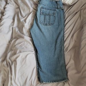 GLO jeans Jeans - Light blue faded denim capris GLO jeans Jeans - Light blue faded denim capris